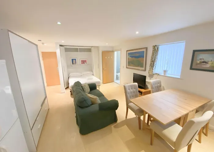 Apartmán Cozy Opposite To Wills Memorial Building *