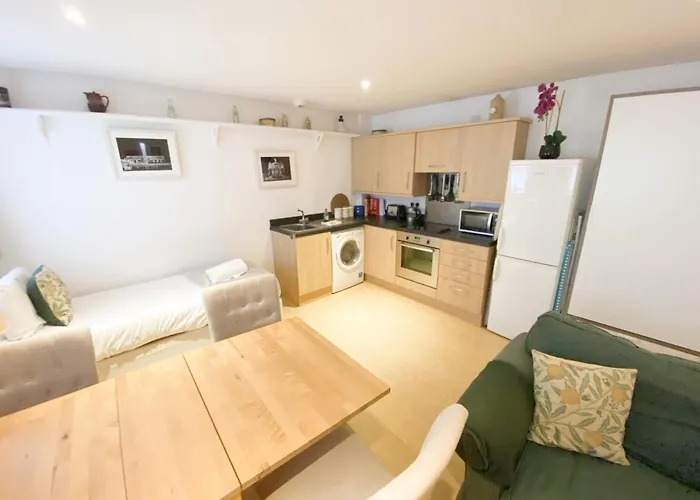 Cozy Opposite To Wills Memorial Building Apartmán