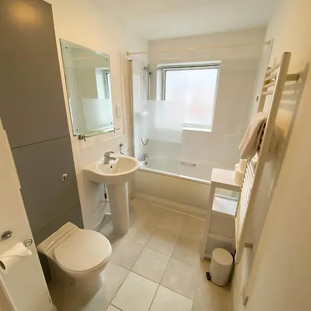 Cozy Opposite To Wills Memorial Building * Bristol