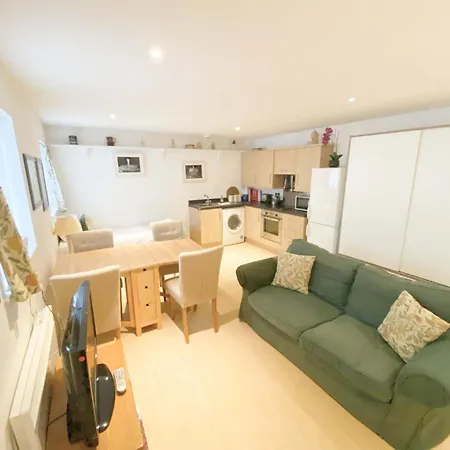 Apartment Cozy Opposite To Wills Memorial Building *